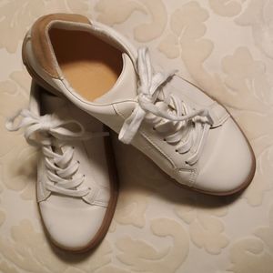 Women's Universal Thread White shoes